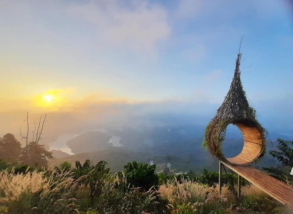 Cảnh quan đẹp của nhà đất Tà Đùng gần hồ